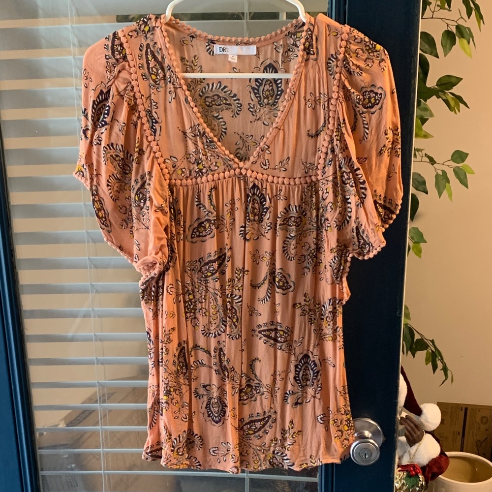 DR2 Peach Paisley V-Neck Tunic Top